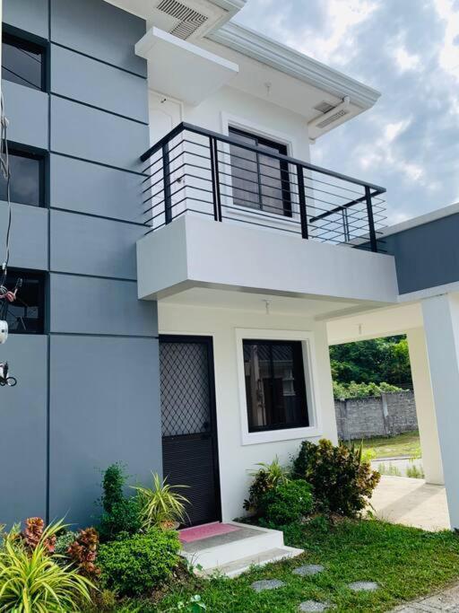 Cozy Home At A Private Subdivision Abucay Exterior foto